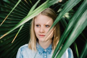 Delphine Millet Laura Kientzler's portrait - Photography delicate sensitive jungle palm trees light editorial portrait graphic minimalist - Art conceptual photographer in Berlin